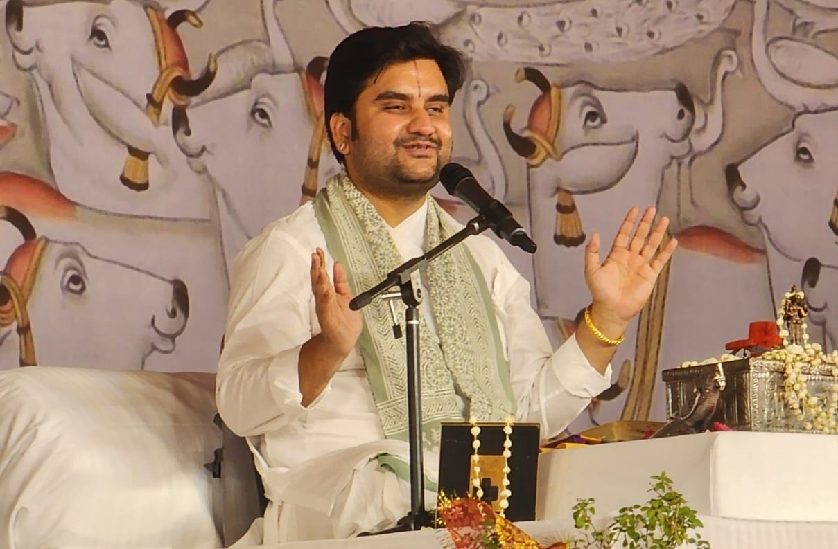 Indresh Ji Maharaj Biography, Age, Wife, Family, Career, Net Worth and FAQS