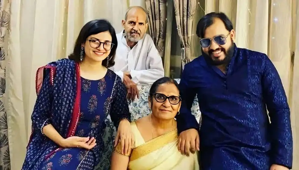 Alakh Pandey Family